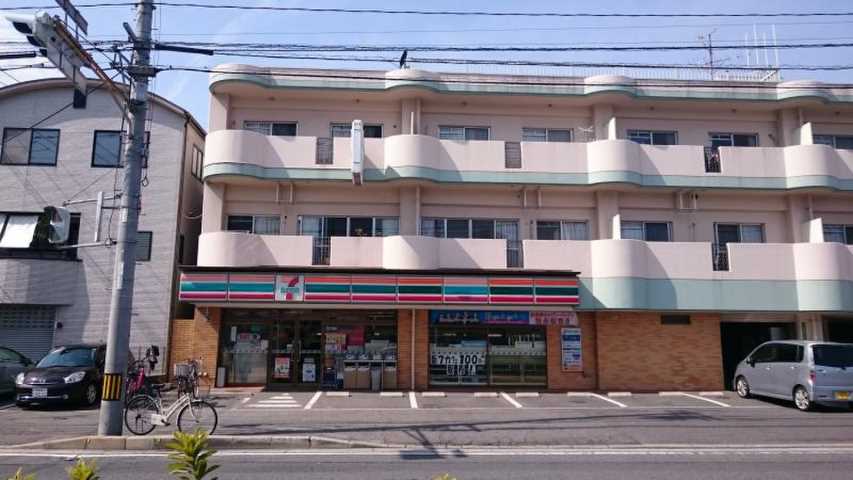 コンビニ　セブンイレブン（コンビニ）まで904m