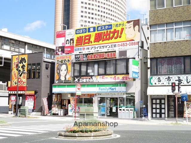 コンビニ　ファミリーマート（コンビニ）まで590m