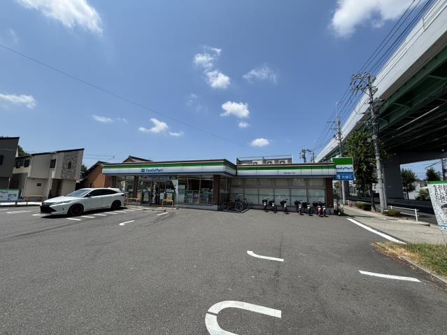 コンビニ　ファミリーマート岩塚本通五丁目店（コンビニ）まで151m