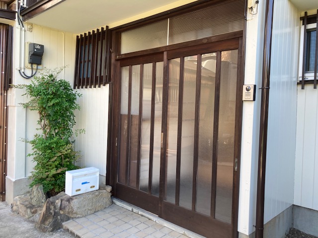 松縄町借家の玄関写真