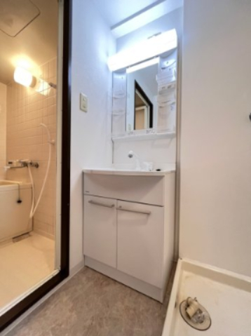 洗面設備　同建物、別部屋の写真です。参考にご覧ください。