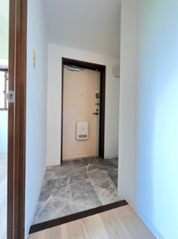 玄関　同建物、別部屋の写真です。参考にご覧ください。