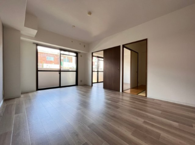 居室・リビング　同建物、別部屋の写真です。参考にご覧ください。