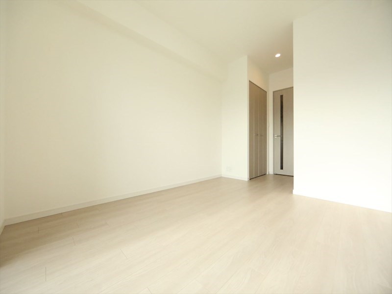 居室・リビング　洋室8.6帖　クローゼット付（収納充実してます）