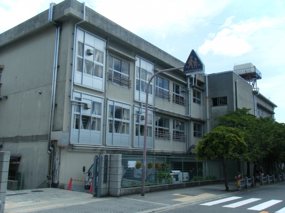 小学校　豊中市立 南桜塚小学校（小学校）まで342m