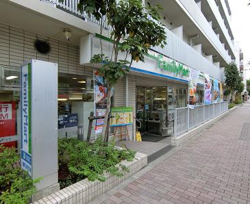 コンビニ　ファミリーマート目黒三田通り店（コンビニ）まで635m
