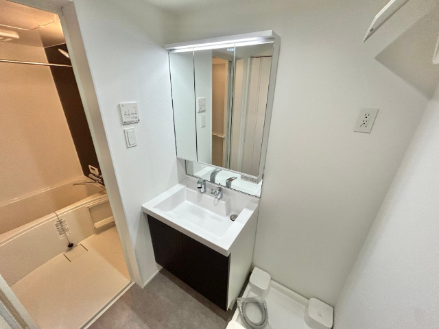 洗面設備　嬉しい独立洗面台です