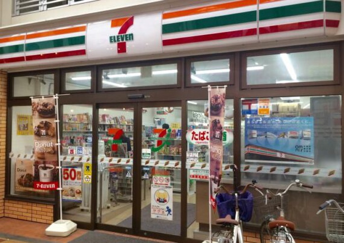 コンビニ　セブンイレブン（コンビニ）まで600m