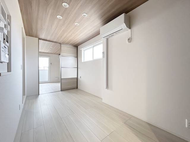 居室・リビング　同じ間取りの２０３号室の御写真です。