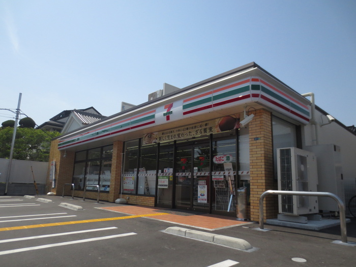 コンビニ　セブンイレブン（コンビニ）まで700m