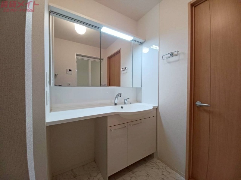 洗面設備　同型参考写真