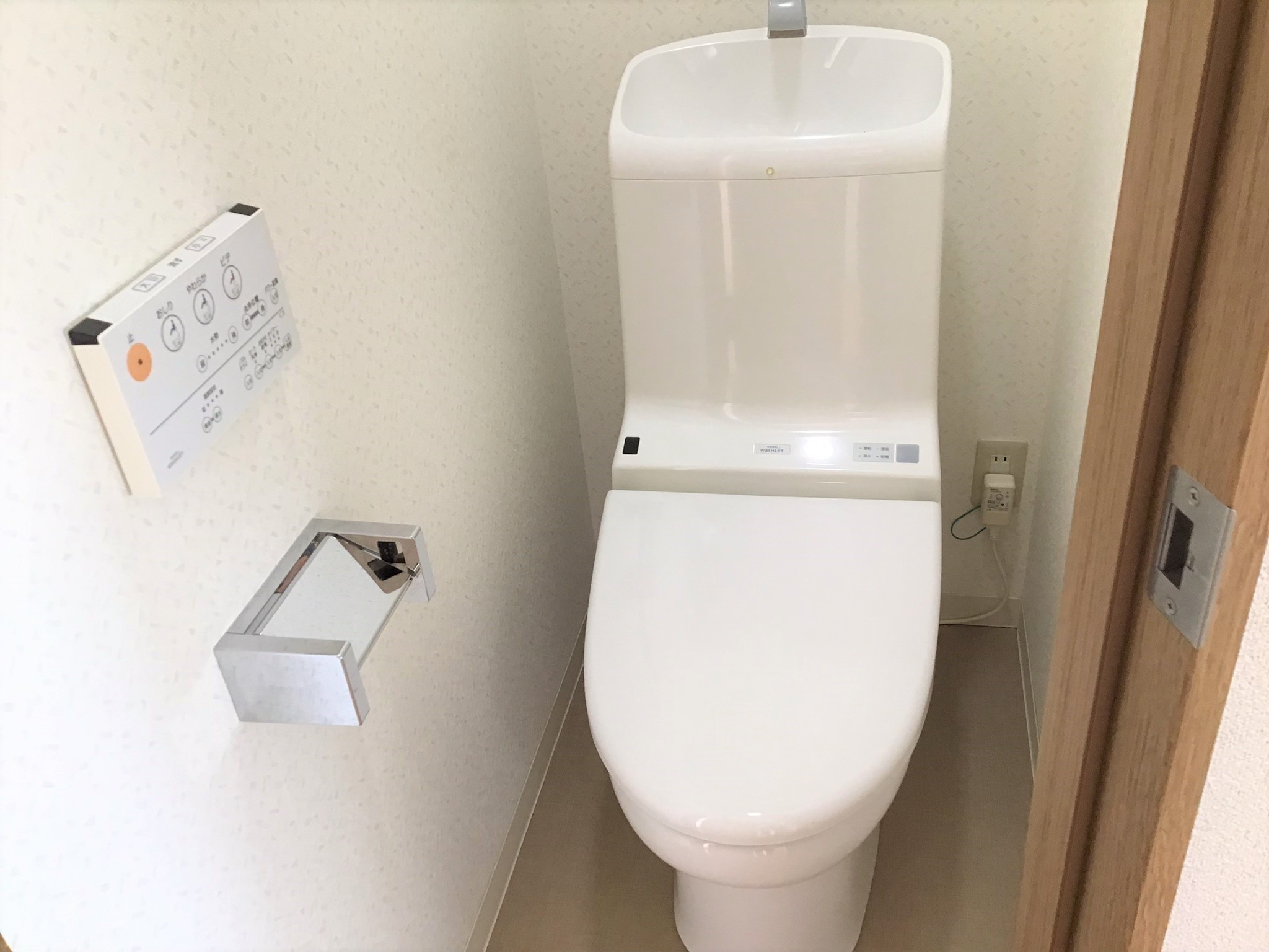 トイレ　※写真は同タイプの部屋のものとなります。