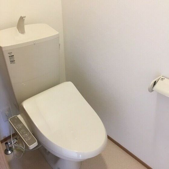 トイレ　温水洗浄機能付き