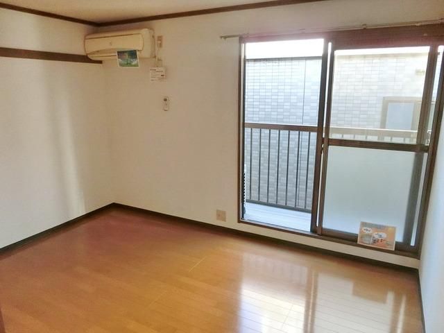 居室・リビング　日当たり良好です