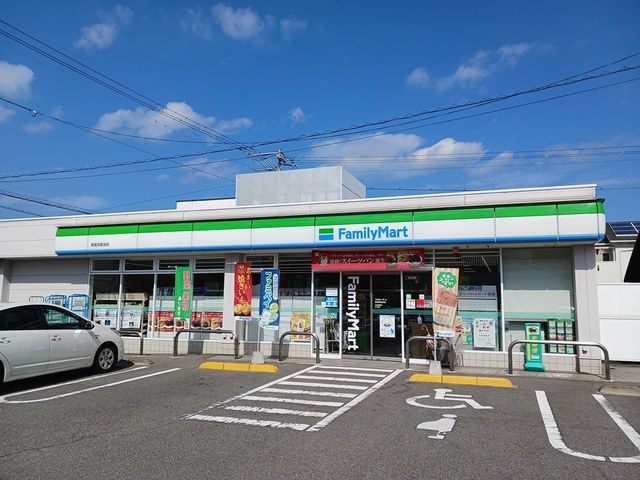 コンビニ　ファミリーマート新居浜泉池店（コンビニ）まで495m