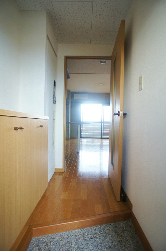 玄関　同タイプ　別号室参考写真です。