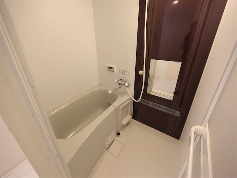 バス・シャワールーム　浴室暖房乾燥機付　追い焚き・オートバス機能付お風呂