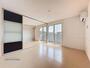 居室・リビング　エアコン付き、二面採光の洋室です！