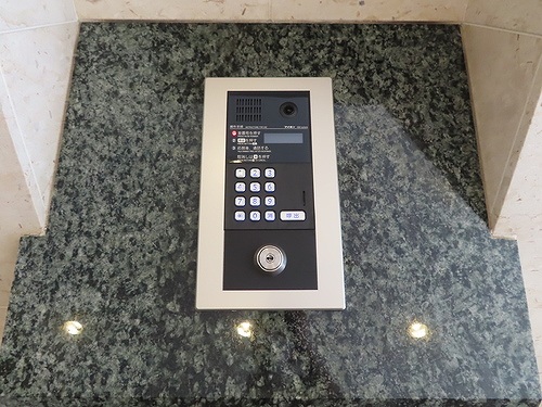 エントランス　オートロック　※2021年7月撮影