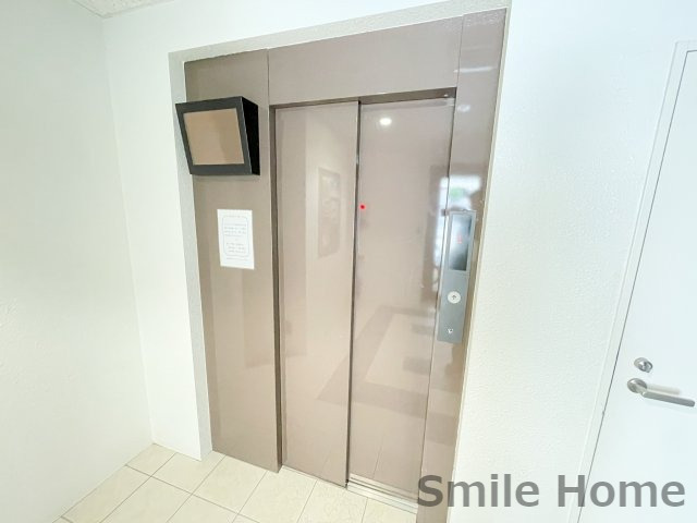 その他共有部分　エレベーターがあると重たい荷物も簡単に部屋まで運べますよ