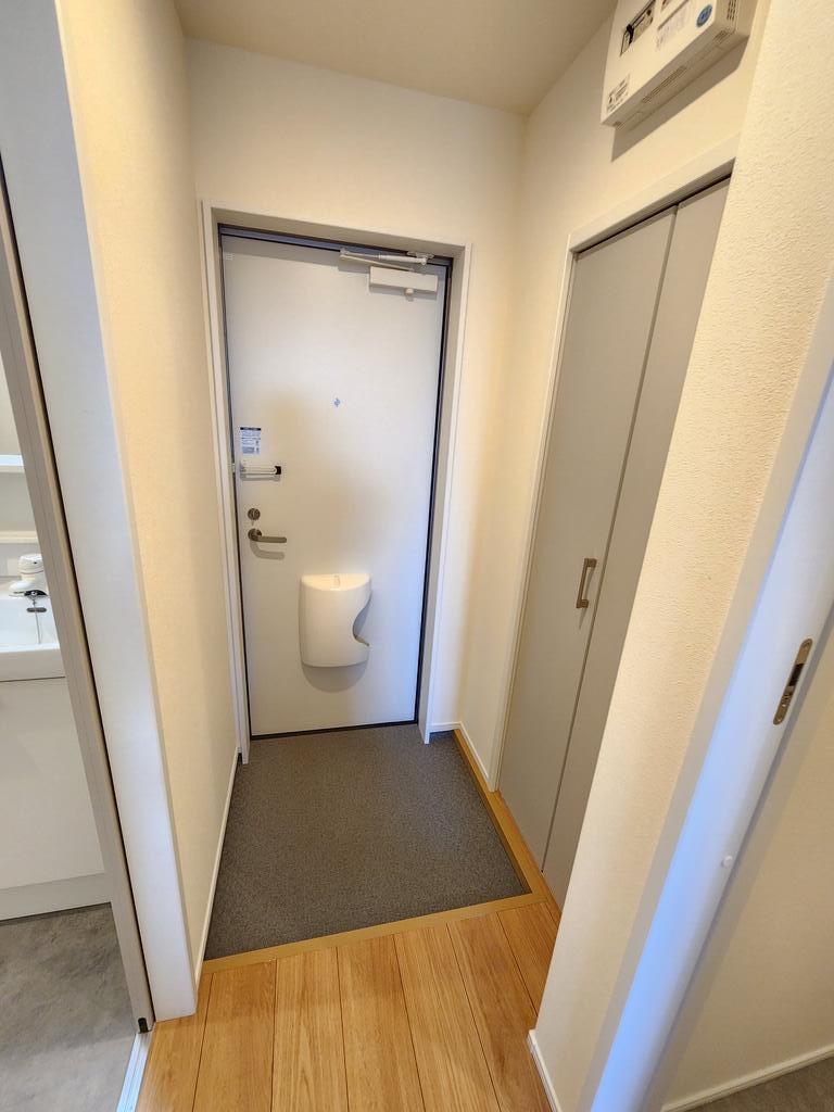 フォレストヒルズBの玄関写真
