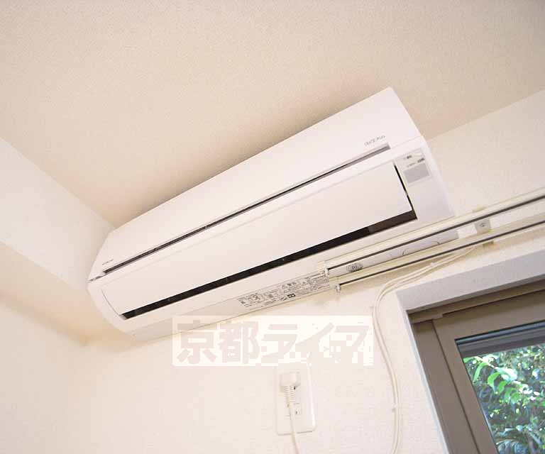 洗面設備　綺麗な洗面台です。