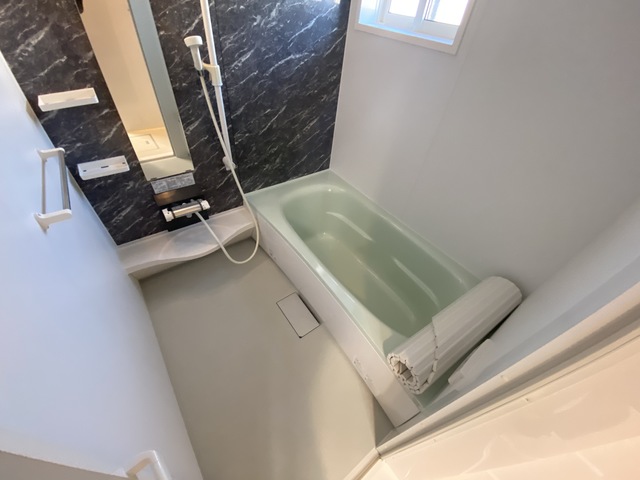 バス・シャワールーム　１坪バスで足を延ばせますね