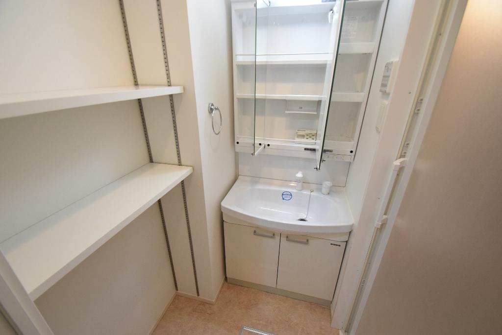 洗面設備　洗髪洗面化粧台