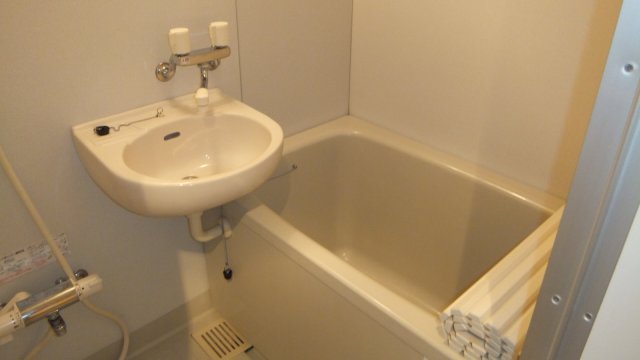 バス・シャワールーム　浴室追い焚き付きです