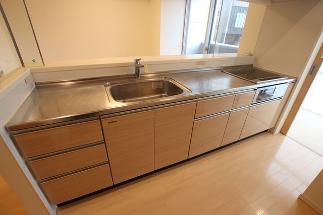 キッチン　同タイプのお部屋写真ですので実際は異なる