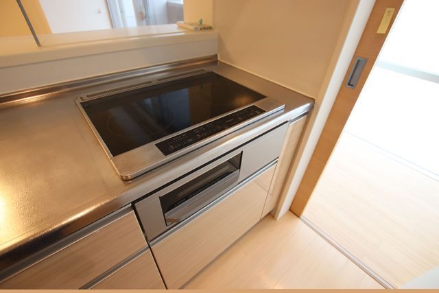 キッチン　同タイプのお部屋写真ですので実際は異なる