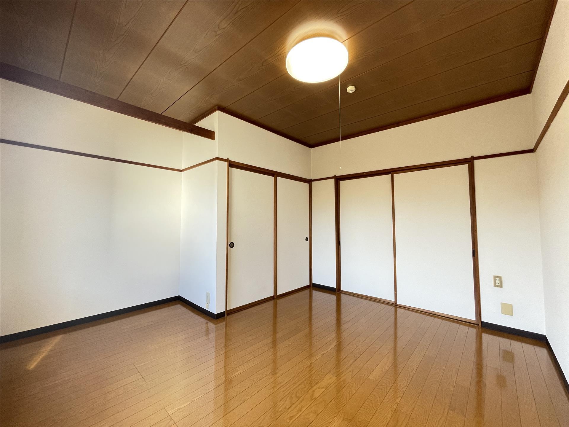 その他部屋・スペース　窓側からお部屋を見た様子です♪