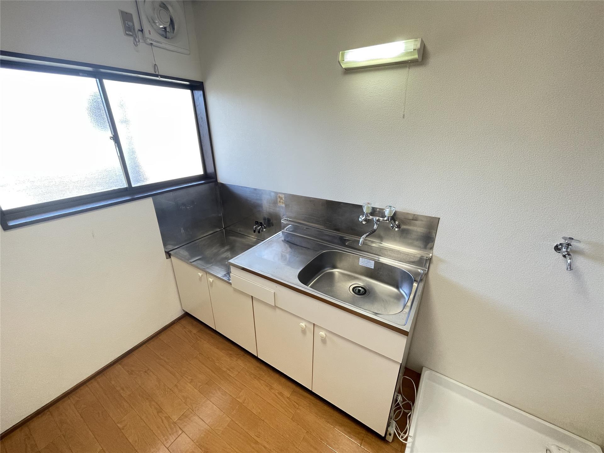 キッチン　窓があり換気もできます♪