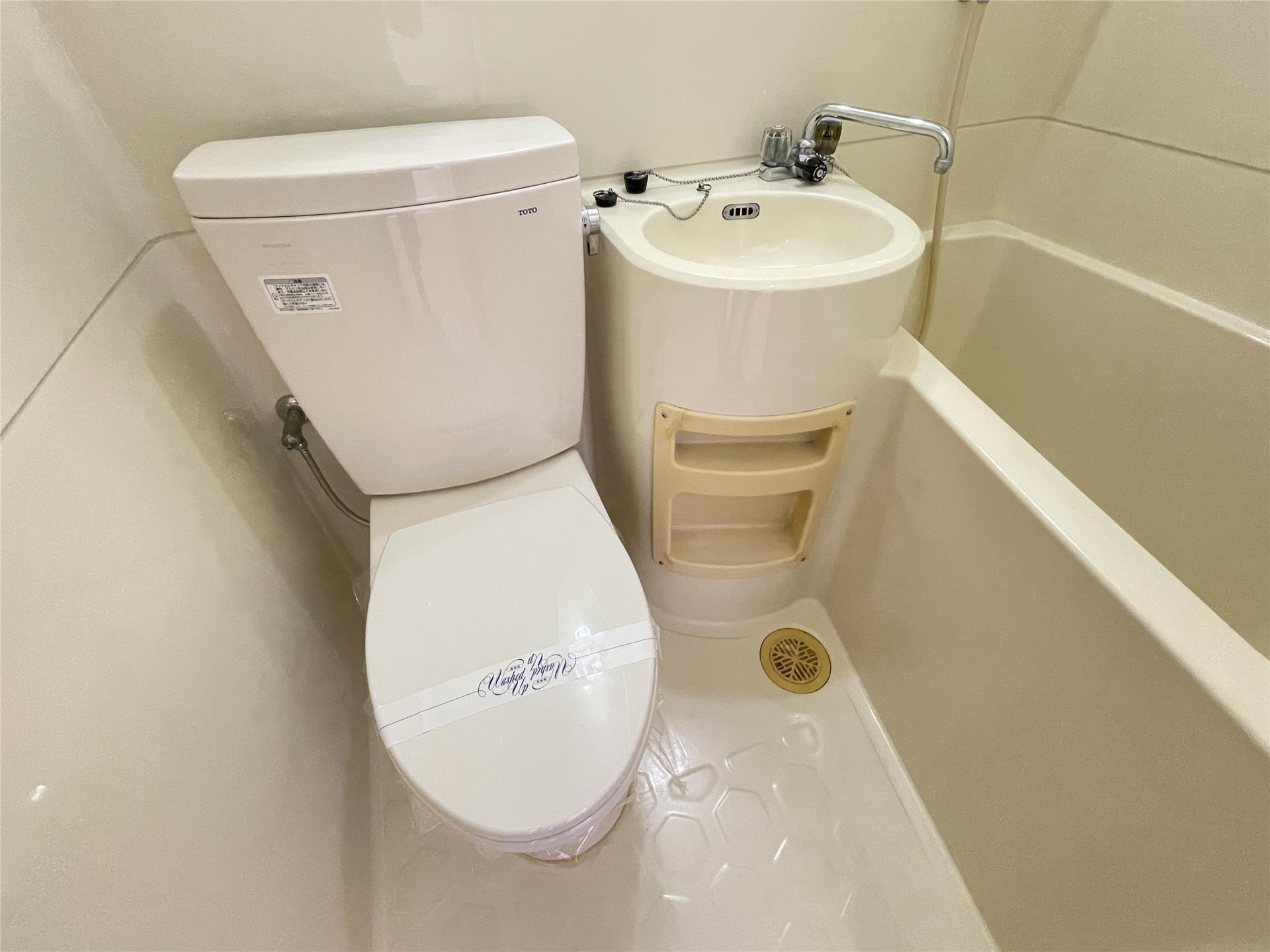 トイレ　3点ユニットのトイレです。