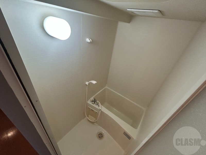 バス・シャワールーム　清潔感のあるバスルーム