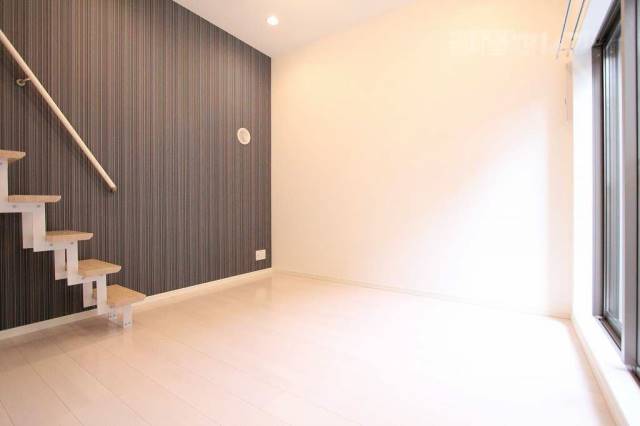 居室・リビング　窓にはシャッターもついてますよ