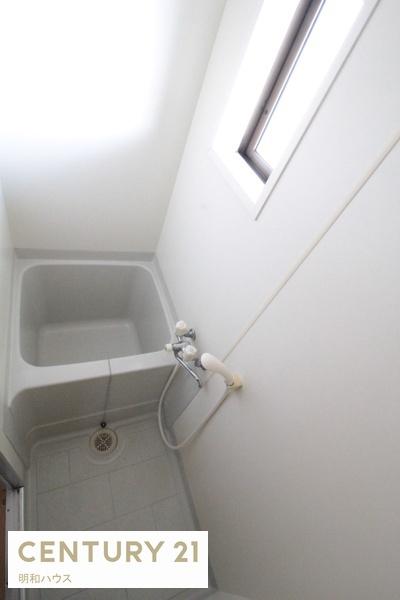 バス・シャワールーム　窓により換気も良好な浴室です！