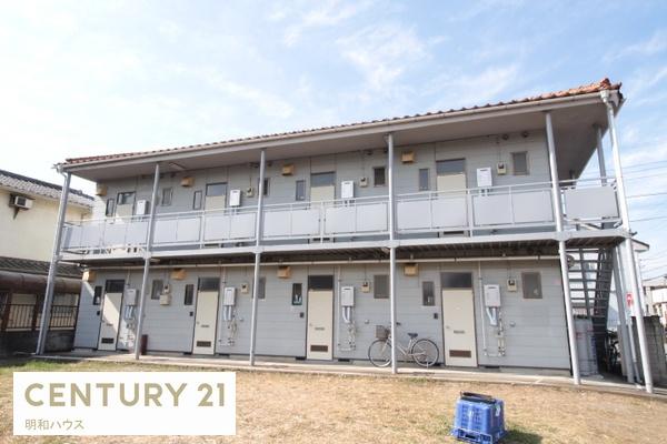 建物外観　木造2階建です♪