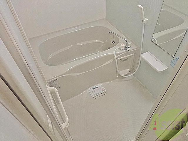 バス・シャワールーム　清潔感のあるお風呂ですね、たまにはお風呂にもつかりましょ。