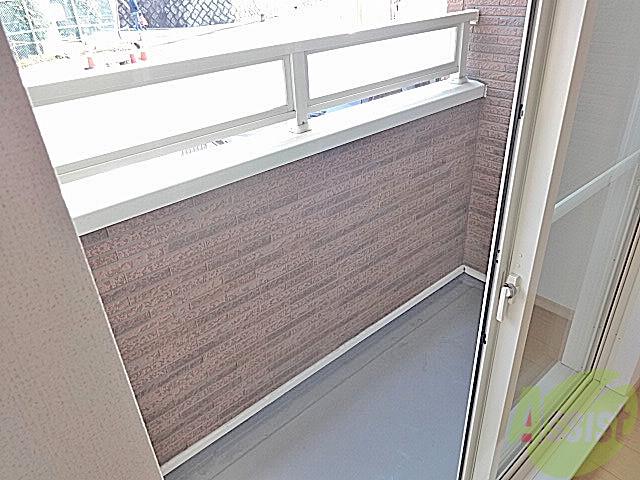 バルコニー　お洗濯物はここでしましょう。浴室乾燥機もあるけどね