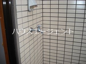 その他　洗濯機置場は室外です。※参考画像です。