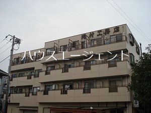 建物外観　鉄骨造の4階建てのマンションです。