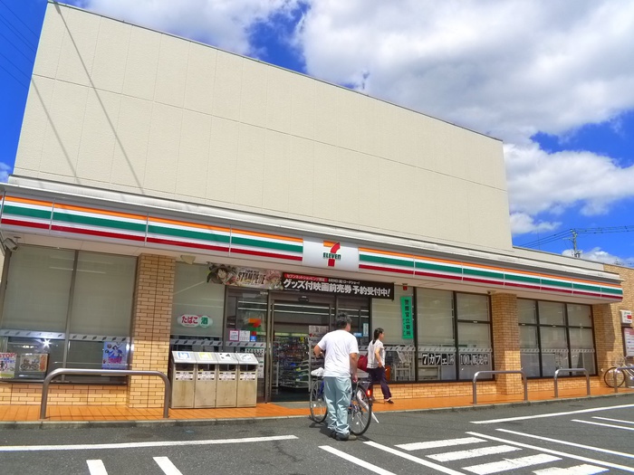 コンビニ　セブンイレブン（コンビニ）まで500m
