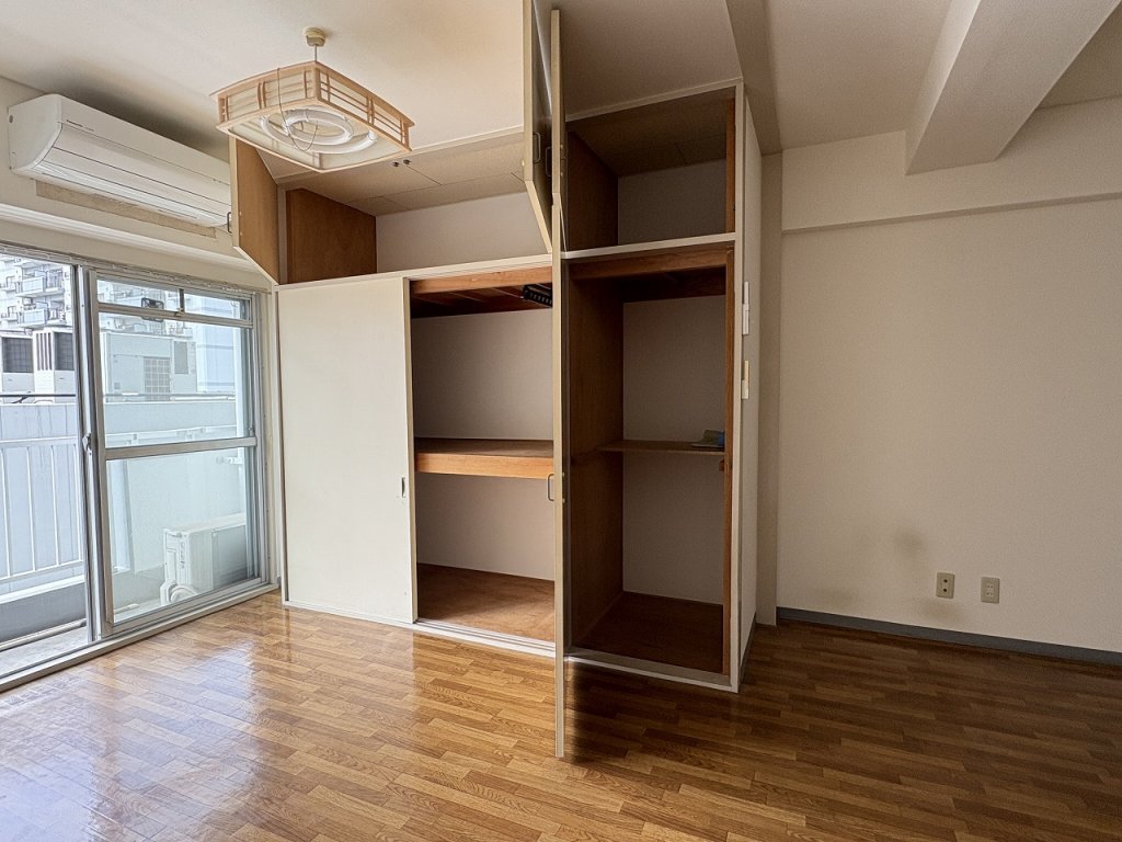 収納　天袋付きリビング収納