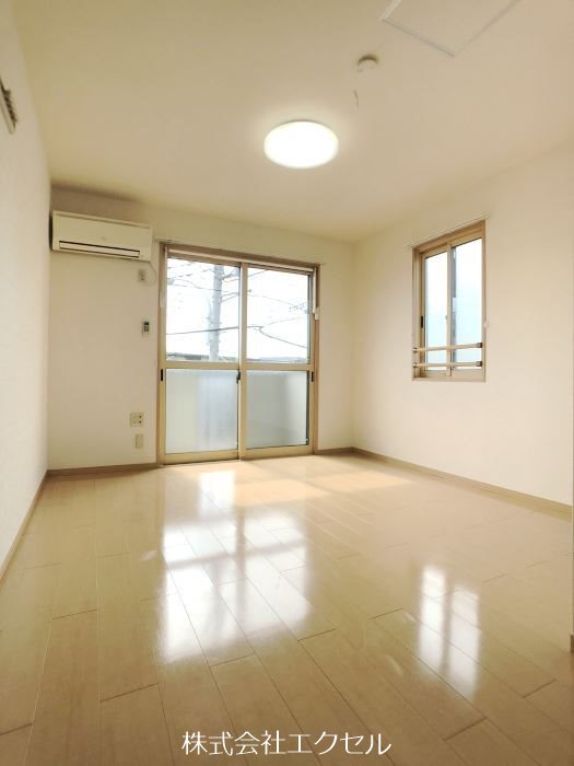 居室・リビング　同建物別室画像です。