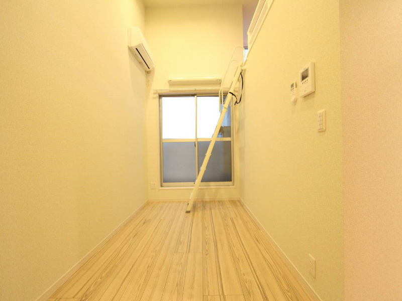 バルコニー　洋室8.5帖　ロフト5帖（収納でも部屋でも使えます）