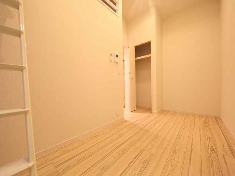 居室・リビング　洋室8.5帖　ロフト5帖（収納でも部屋でも使えます）