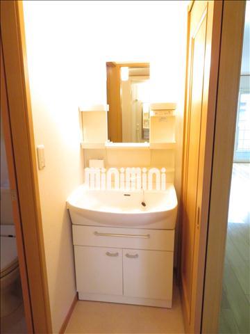 洗面設備　忙しい朝に便利な洗髪機能あります