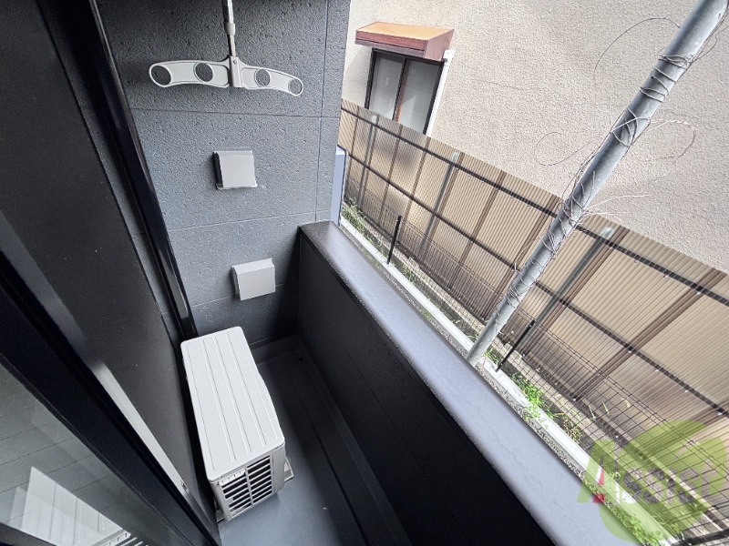 バルコニー　バルコニーが付いているので晴れた日は洗濯物が干せますね。