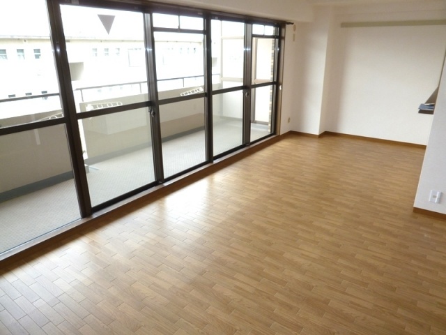 居室・リビング　南向き角部屋住戸で過ごしやすくてオススメです！